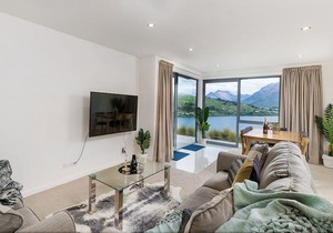 Executive Living in Bluewater