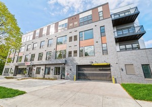 Kasa | Spacious 1BD with Balcony, Explore Bryn Mawr | Minneapolis