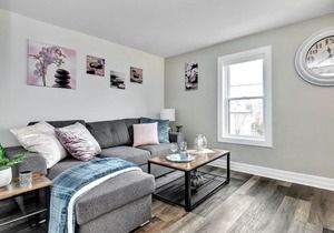 Modern/Stylish 2BR - Free Parking - Near Downtown!