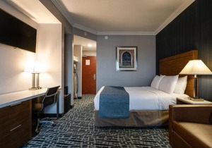 Monte Carlo Inn Toronto West Suites