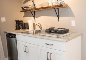 Newly built cottage by the beach! (Lower level)