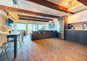 Suite 200: Spacious Beachfront Townhouse