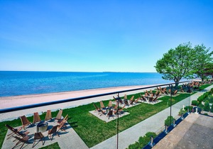 Suite 200: Spacious Beachfront Townhouse