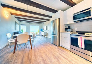 Suite 201: Beautiful 3-Bedroom Beachfront Townhouse