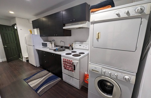 Etobicoke Apartment | 1 Bedroom, 1 Bathroom with kitchen Flat/apartment
