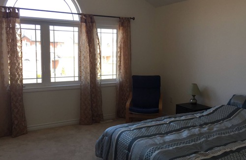 Meadowvale Village House | 1 Bedroom Option with Shared Main floor in Cozy House For Long Stay !