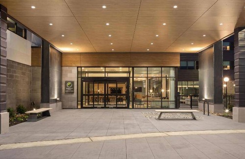 South Loop Hotel | 130 m² Hotel ∙ 127 guests