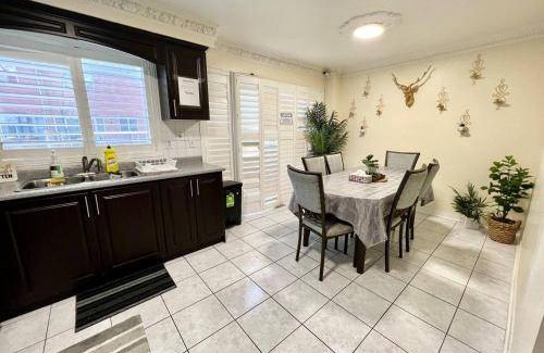 Mississauga House | 139 m² House ∙ 1 bedroom ∙ 2 guests