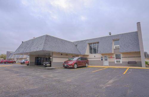 Owatonna Hotel | 14 m² Hotel ∙ 4 guests