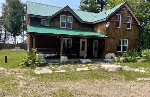 Manitoulin District House | 149 m² House ∙ 4 bedrooms ∙ 10 guests
