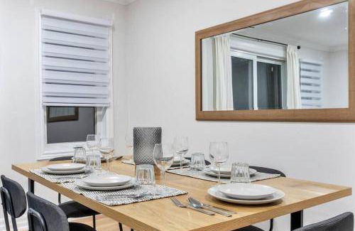 Peterborough Apartment | 150 m² Apartment ∙ 2 bedrooms ∙ 6 guests