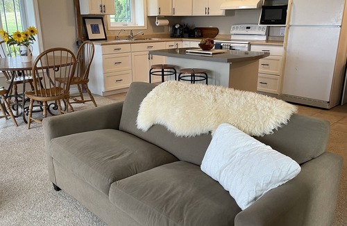Meaford Apartment | 16 acre pet friendly one bedroom apartment on hobby horse farm.