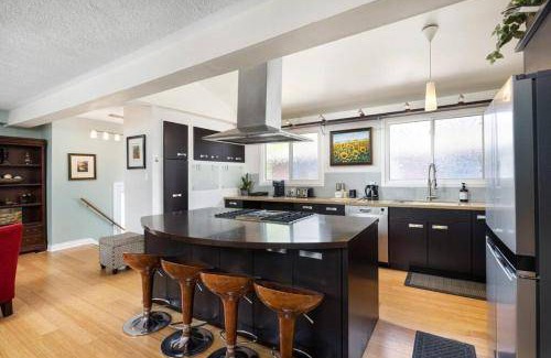 Clarkson-Lorne Park House | 167 m² House ∙ 3 bedrooms ∙ 7 guests
