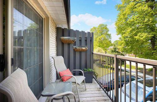 Clarkson-Lorne Park House | 167 m² House ∙ 3 bedrooms ∙ 7 guests