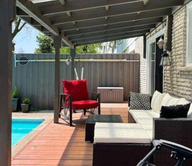 Clarkson-Lorne Park House | 167 m² House ∙ 3 bedrooms ∙ 7 guests