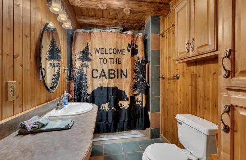 Hill City Hotel | 167 m² Motel ∙ 3 bedrooms ∙ 12 guests