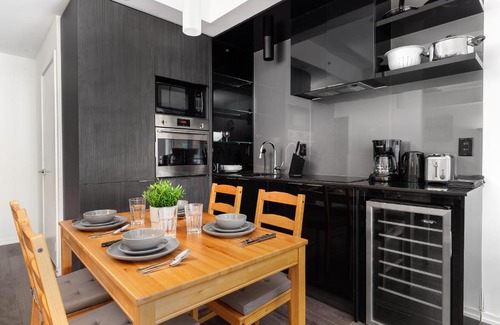Financial District Apartment | 2 Bed Room Suite Downtown Toronto