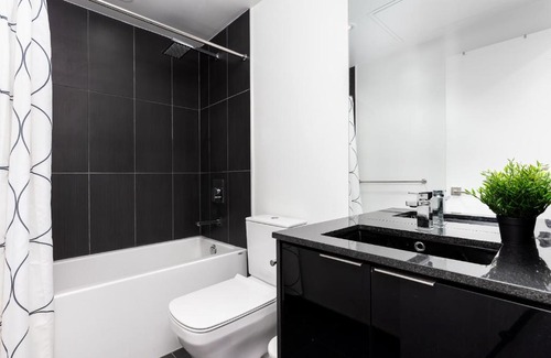 Financial District Apartment | 2 Bed Room Suite Downtown Toronto