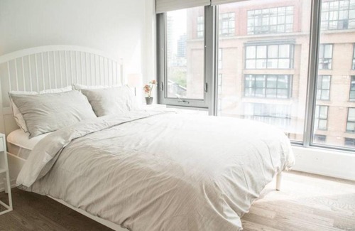 St. Lawrence Apartment | 2 Bedroom Downtown Flat