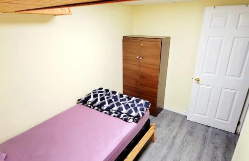 Malton Apartment | 2-Bedroom private basement, Mins frm Airpt & transit