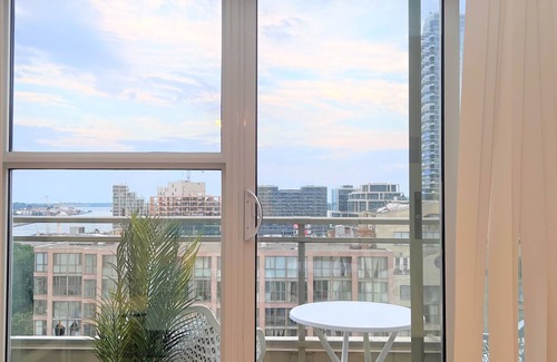 Downtown Toronto Condo | 2-Lvl, 2-Bdrm, Furnished Penthouse Condo