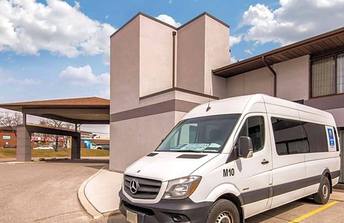 Northeast Mississauga Hotel | 2-Star Hotel ∙ Comfort Inn Airport West