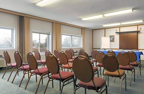 Brockville Hotel | 2-Star Hotel ∙ Days Inn by Wyndham Brockville
