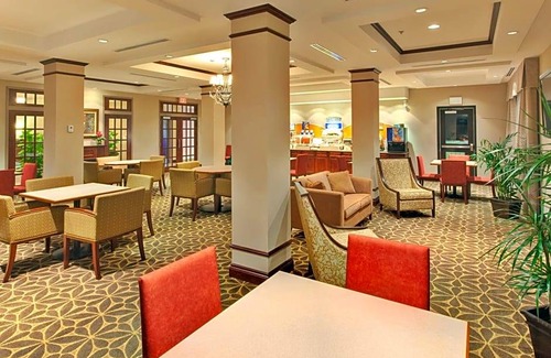 Brockville Hotel | 2-Star Hotel ∙ Holiday Inn Express Hotel & Suites Brockville, an IHG Hotel