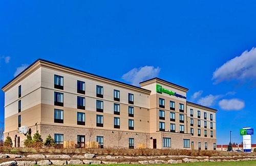 Brockville Hotel | 2-Star Hotel ∙ Holiday Inn Express Hotel & Suites Brockville, an IHG Hotel