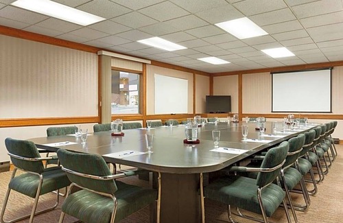 Kenora Hotel | 2-Star Hotel ∙ Travelodge by Wyndham Kenora