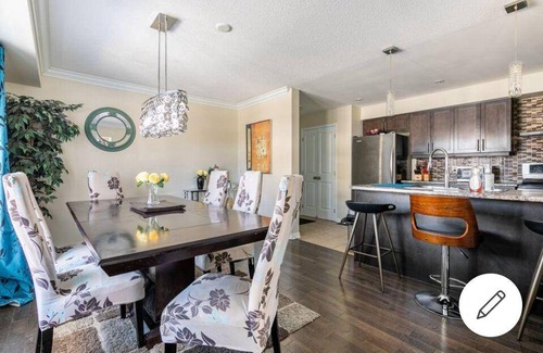 Ottawa Division House | 213 m² House ∙ 5 bedrooms ∙ 9 guests