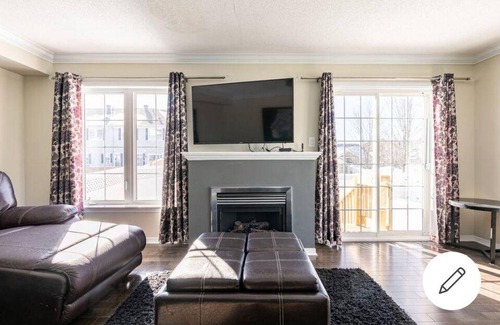 Ottawa Division House | 213 m² House ∙ 5 bedrooms ∙ 9 guests