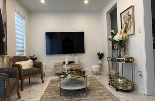 East Credit House | 223 m² House ∙ 4 bedrooms ∙ 8 guests