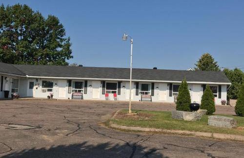 Laurentian Valley Hotel | 23 m² Motel ∙ 4 guests
