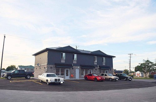 Chatham-Kent Hotel | 25 m² Motel ∙ 4 guests