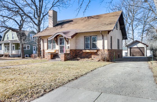Detroit Lakes House | 278 m² House ∙ 5 bedrooms ∙ 10 guests