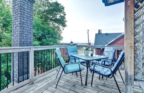 Centretown West Apartment | 2BR Apt with Netflix and Rooftop Terrace access
