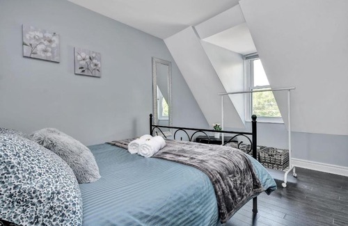 Centretown West Apartment | 2BR Apt with Netflix and Rooftop Terrace access