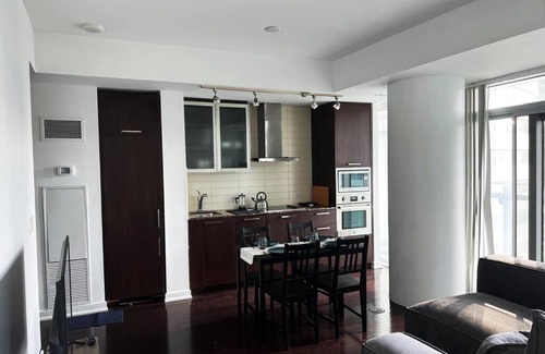 Toronto Entertainment District Apartment | 2BR Downtown Toronto Condo Steps to Union/CN Tower