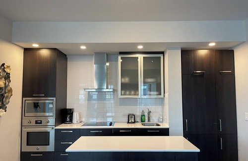 Toronto Entertainment District Condo | 3 Bedroom High Rise Apartment With Lake and City View!