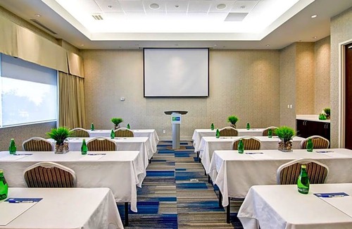 Richmond Hill Hotel | 3-Star Hotel ∙ Holiday Inn Express Hotel & Suites Toronto - Markham, an IHG Hotel