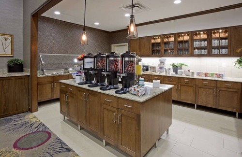 Kutzky Park House | 4 Comfortable Accommodation! Kitchen, Pet-Friendly, Indoor Pool!