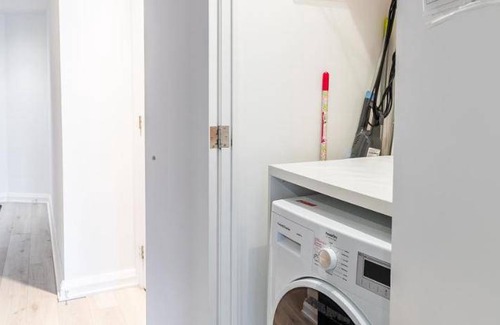 Bloor-Yorkville Apartment | 450 m² Apartment ∙ 1 bedroom ∙ 2 guests