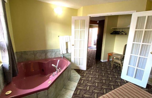 North Bay Hotel | 66 m² Motel ∙ 2 bedrooms ∙ 6 guests