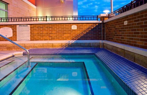 Maple Grove Hotel | 70 m² Hotel ∙ 127 guests