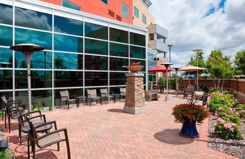 Maple Grove Hotel | 70 m² Hotel ∙ 127 guests