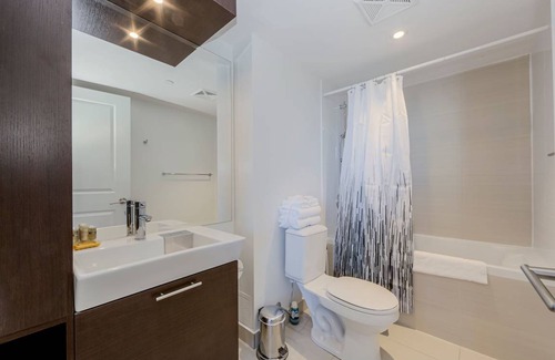 Bay Street Corridor Apartment | 71 m² Apartment ∙ 3 bedrooms ∙ 6 guests