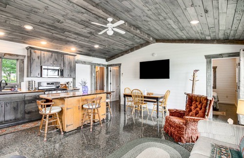 New York Mills House | 74 m² House ∙ 2 bedrooms ∙ 6 guests