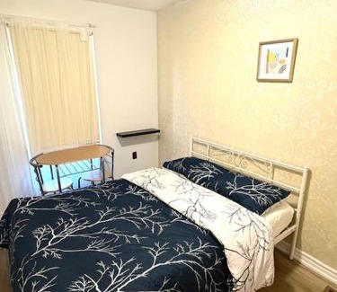 Toronto Bed & Breakfast | 9mins airport 1 min to shopping mall