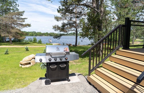 South Algonquin Cabin | Algonquin's Edge Resort | Waterfront 7